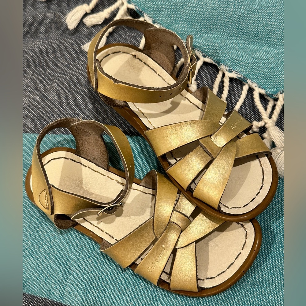 Saltwater Original gold sandals